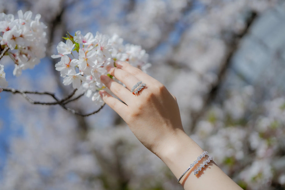 ダミアーニ Mimosa エラスティック リング 72.4万円｜花房を指に巻きつける、しなやかな一本
