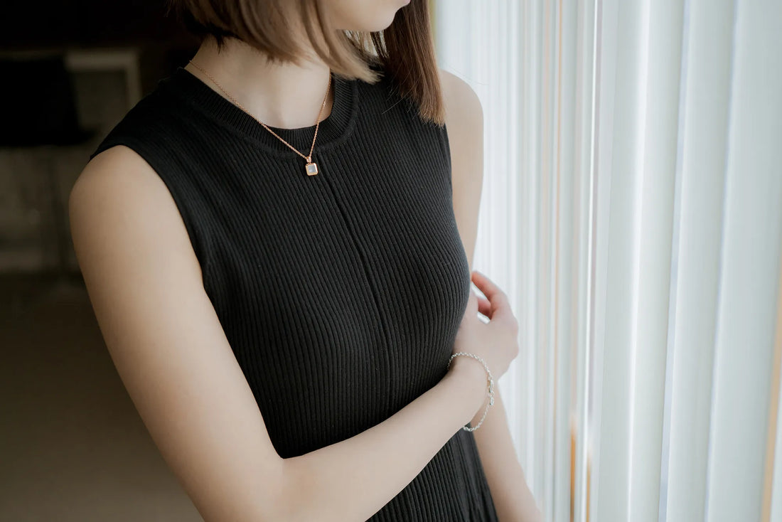 工藤静香さん着用で話題、ショパール ジュエリーで魅せる大人の華やぎ｜音浴ロングドレスに学ぶアクセコーデ
