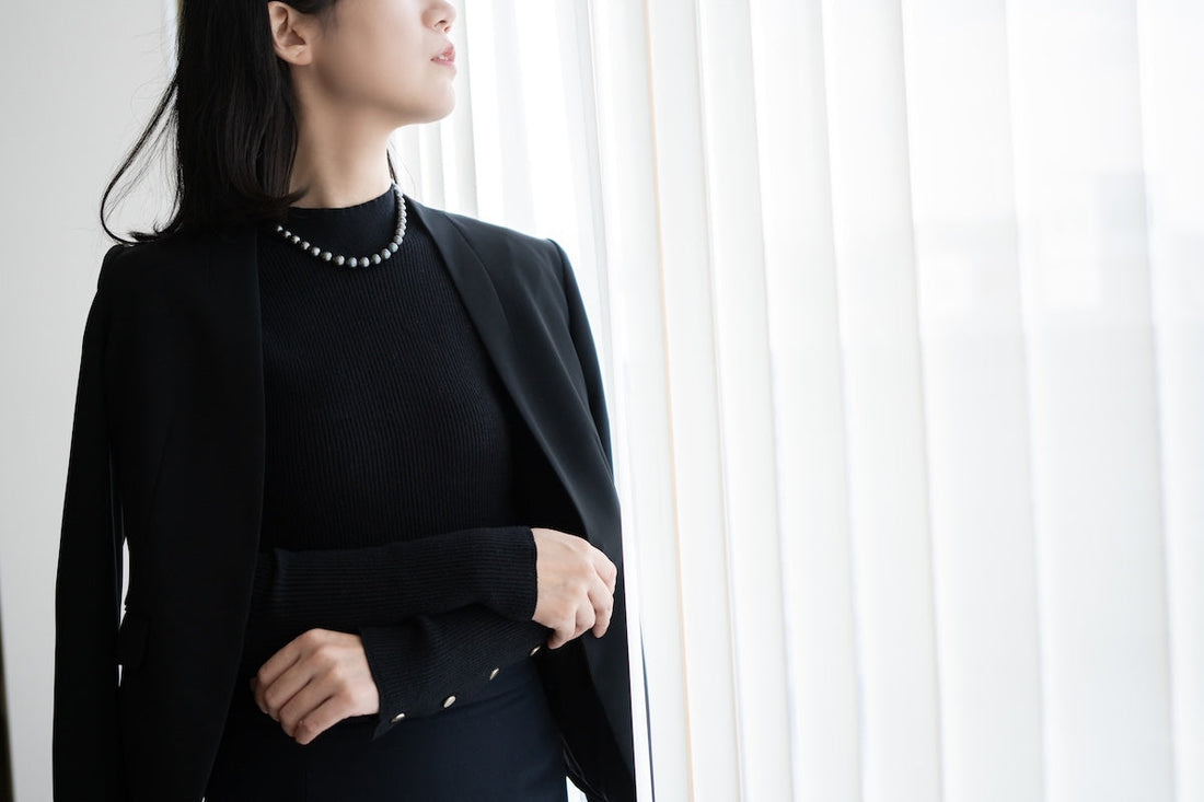 冠婚葬祭で真珠は着けないと失礼？お葬式・結婚式の正しいパールマナーと色の選び方