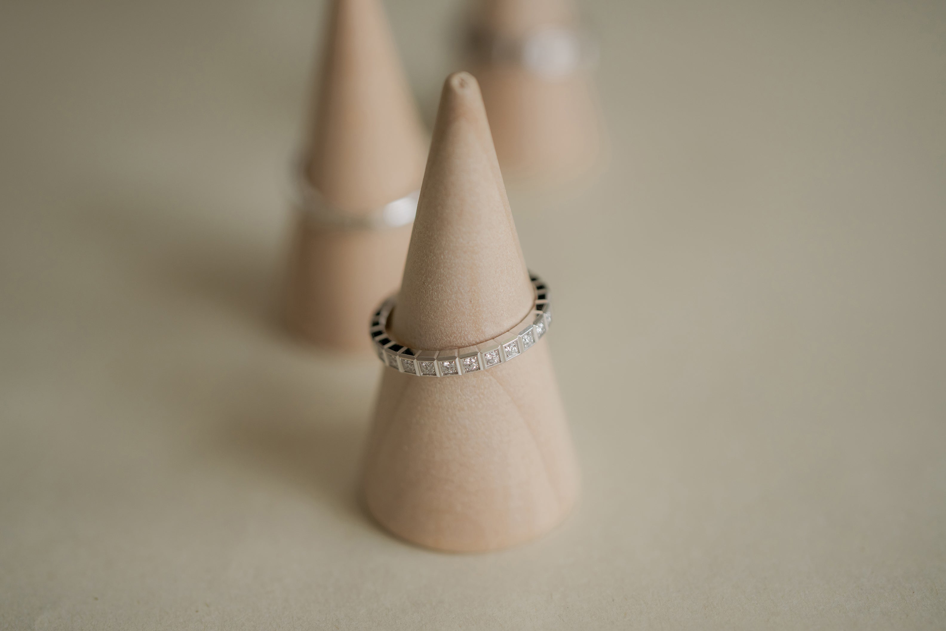 結婚指輪の定番はプラチナだけじゃない｜ゴールドも美しいショパールのコレクションを紹介