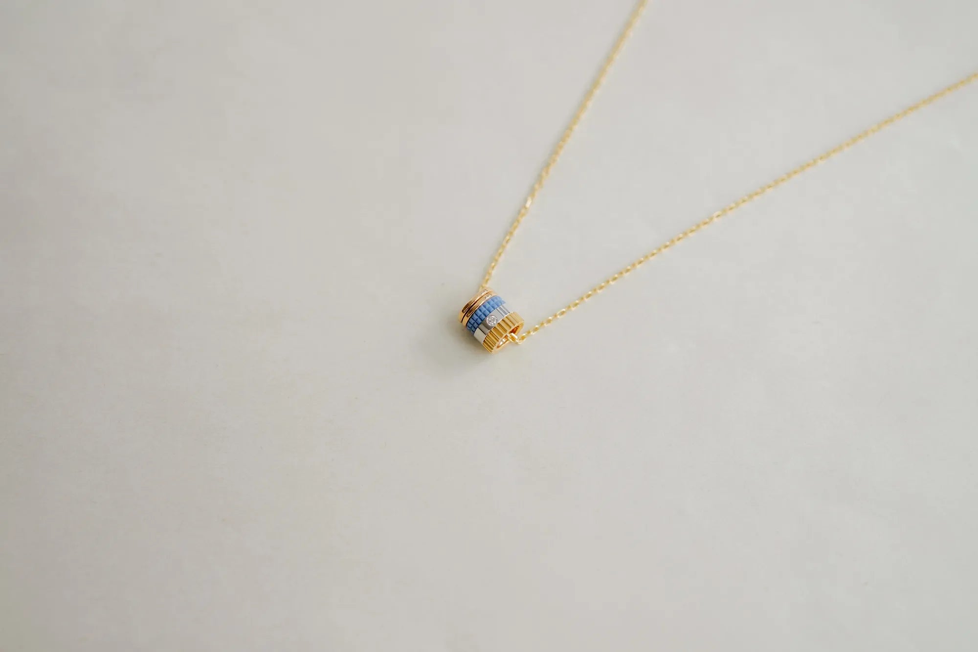 ブシュロンのキャトル ブルーエディション ネックレス ペンダント正面 JPN00635