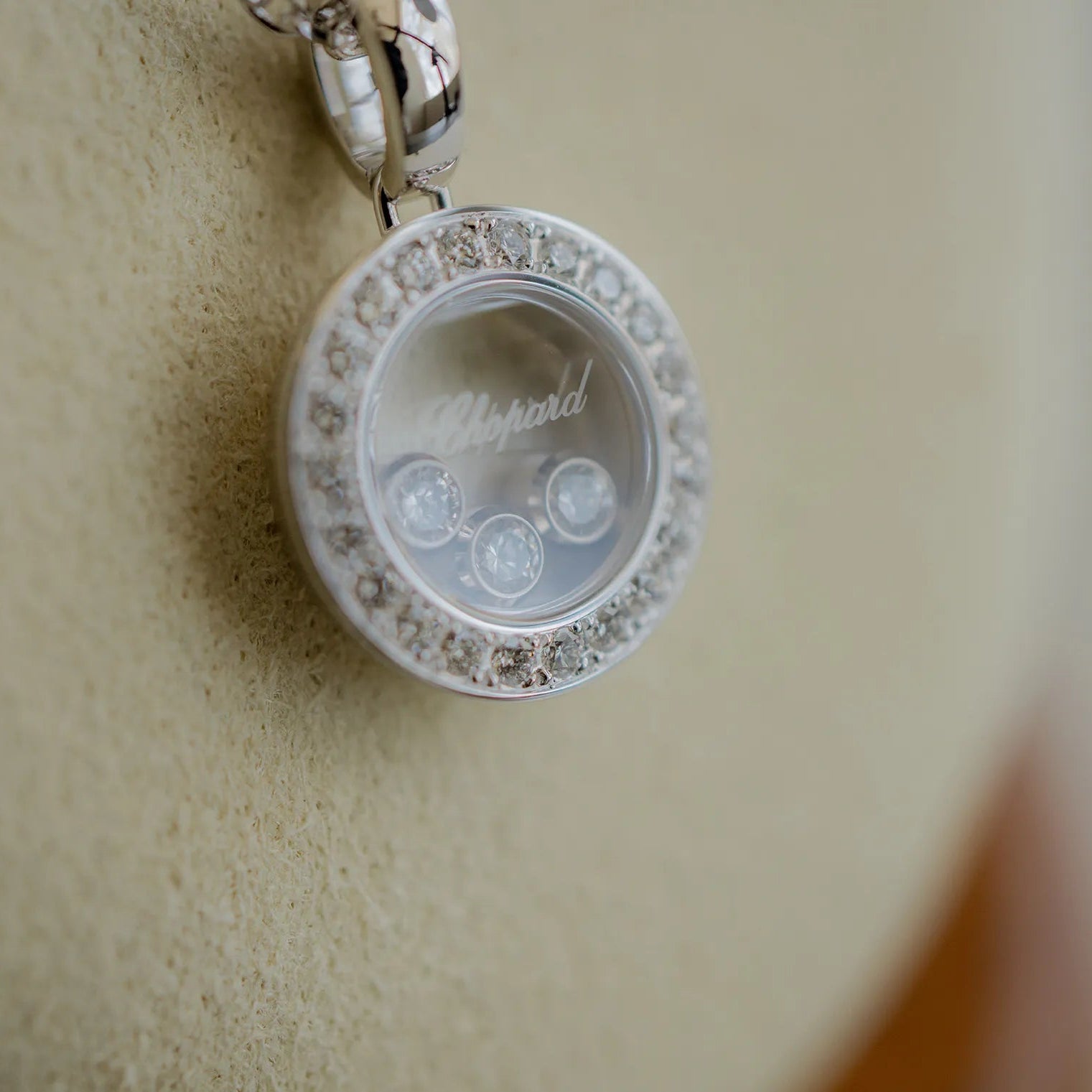 Chopard ショパール ハッピーダイヤモンド アイコン ペンダント ホワイトゴールド 79A018-1201