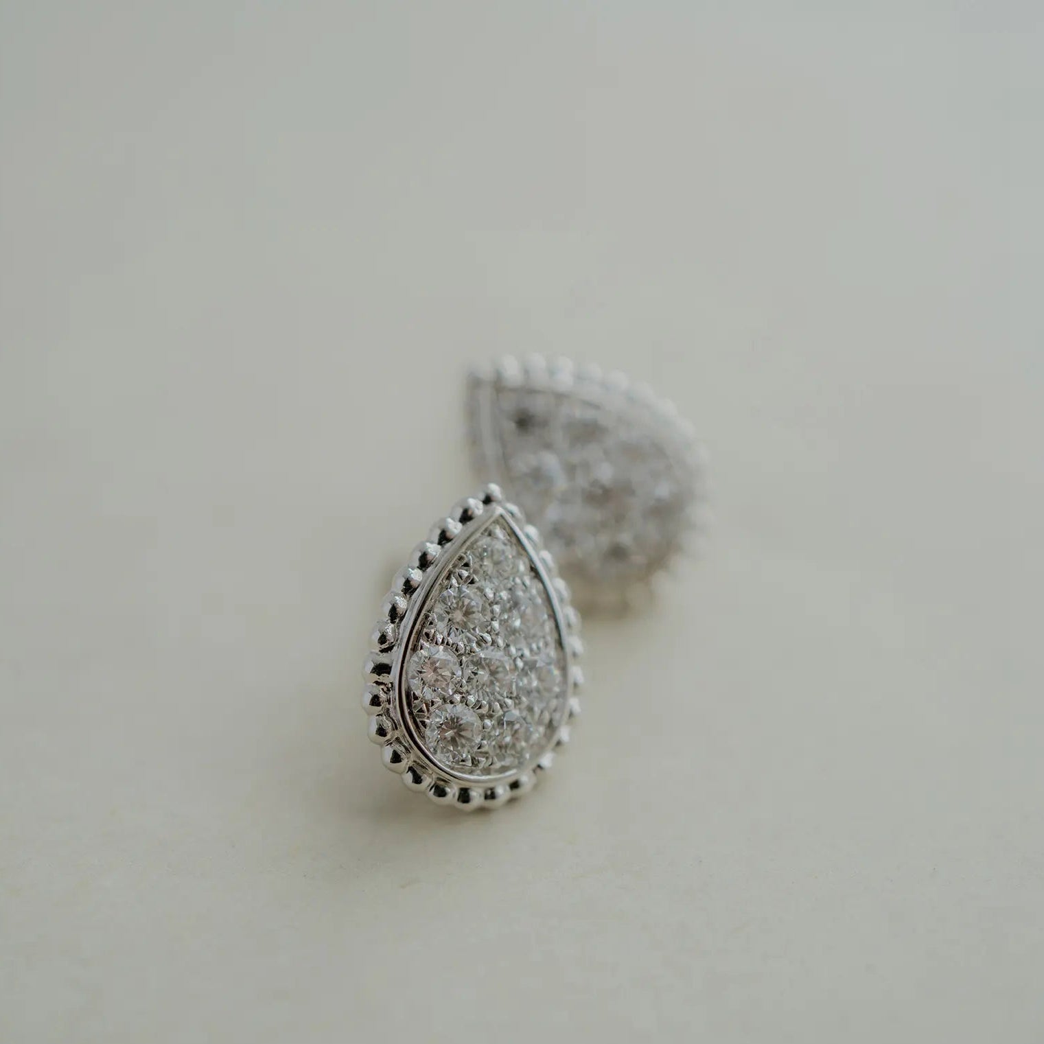 BOUCHERON ブシュロン セルパンボエム スタッズイヤリング ホワイトゴールド スモール JCO00943