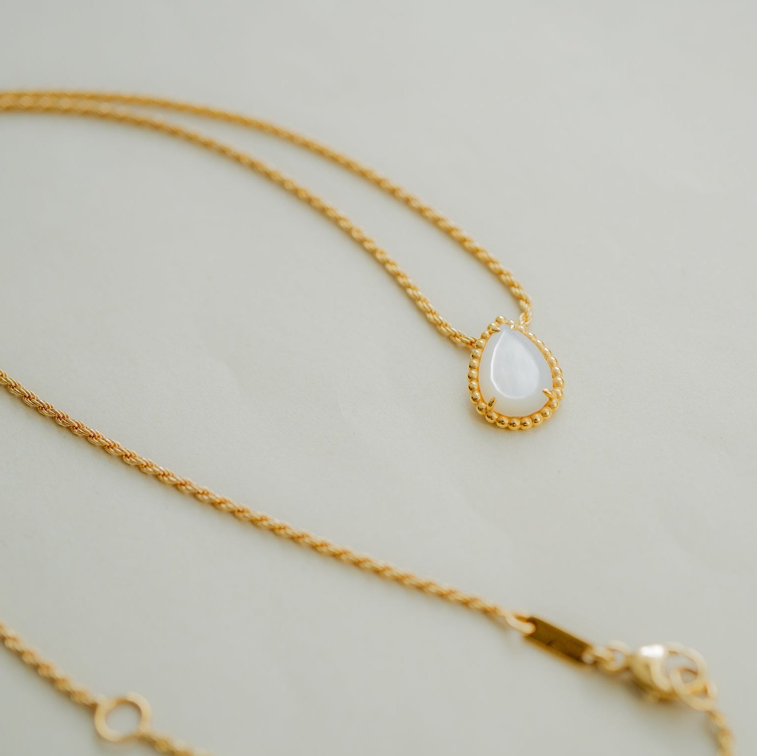 BOUCHERON ブシュロン セルパンボエム ペンダント スモール(マザーオブパール) JPN00562