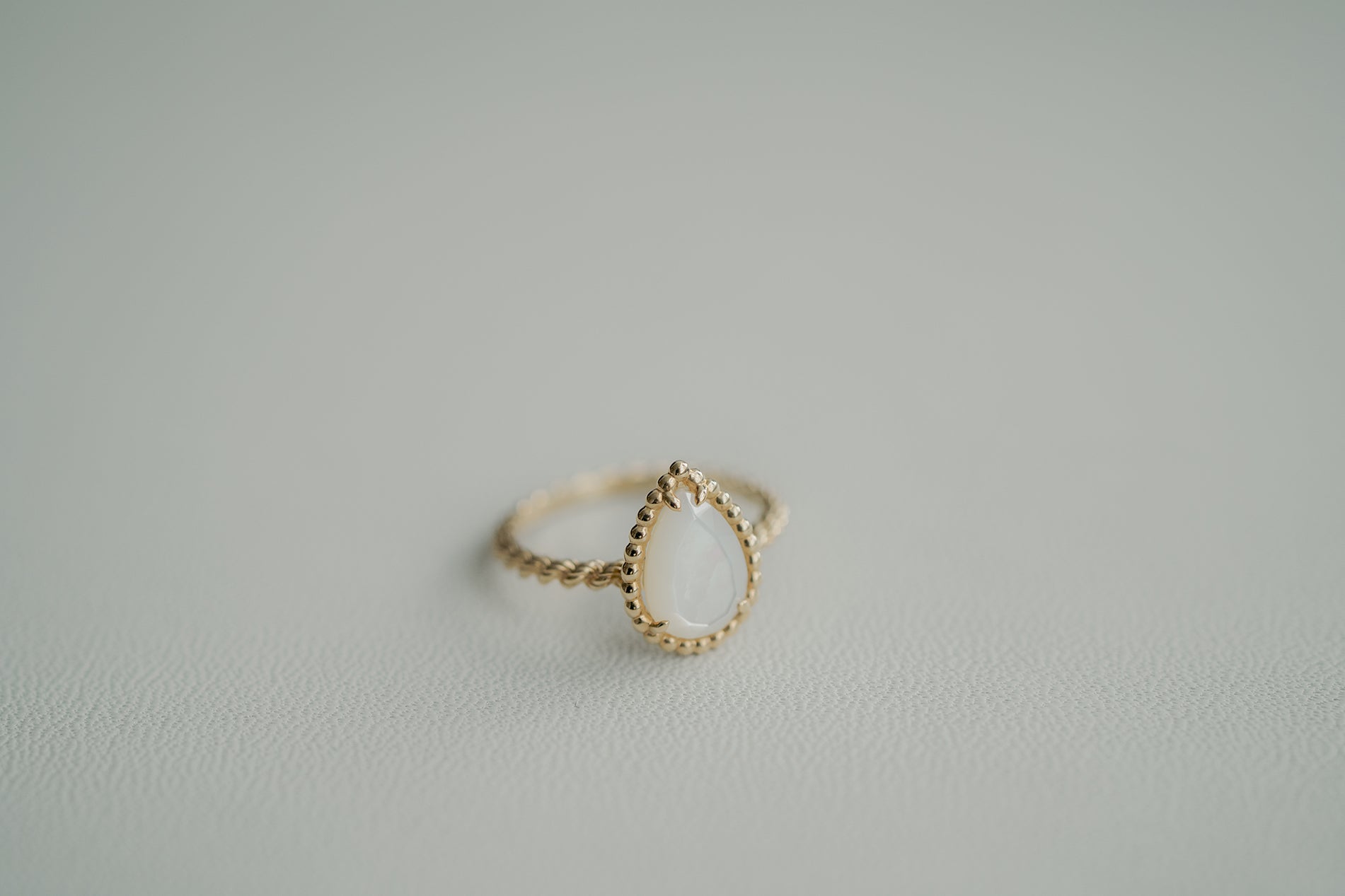 BOUCHERON ブシュロン SERPENT BOHÈME WHITE MOTHER-OF-PEARL セルパンボエム リング スモール JRG02705