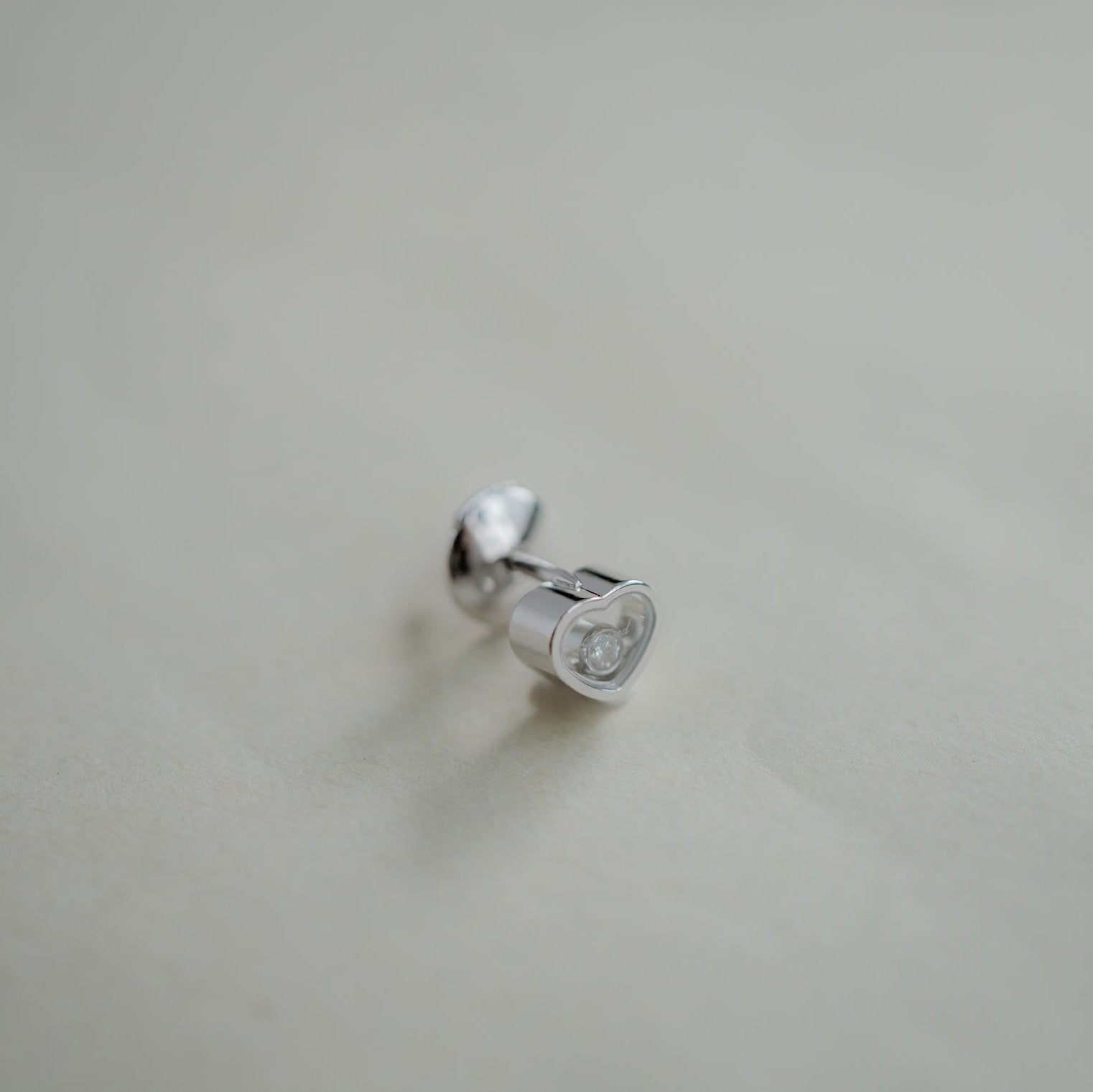 ショパール マイハッピーハート ホワイトゴールド シングルピアス 83A086-1092