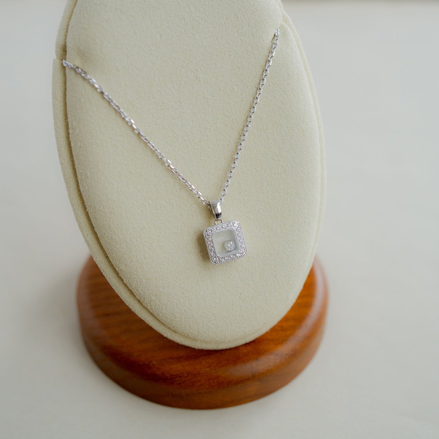 Chopard ショパール ハッピーダイヤモンド ホワイトゴールド ペンダント79A114-1201